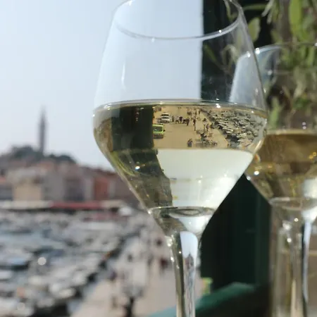 Riva * Ρόβινι